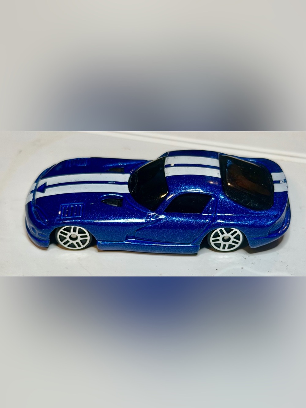 Maisto 1996 Dodge Viper GTS Blue White Stripes Fresh Metal 1:64 Diecast Car - Picture 2 of 4